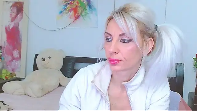 HoneyLara online show from February 18, 8:16 pm