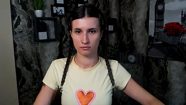 Snapshot of MaryEm976 chatting on June 26, 5:45 am MaryEm976 online show from June 26, 5:45 am