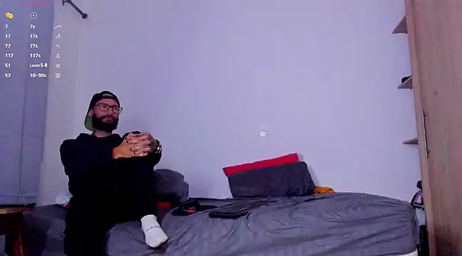 Cloudy pigDude online show from February 16, 3:15 am