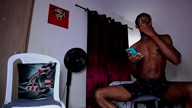 Cloudy pigDude online show from June 18, 4:46 am
