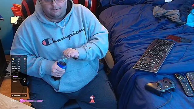 Snapshot of lefty15242 chatting on April 28, 5:45 am lefty15242 online show from April 28, 5:45 am