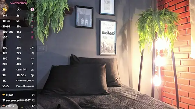 Mackenzie Moore online show from December 5, 1:36 am