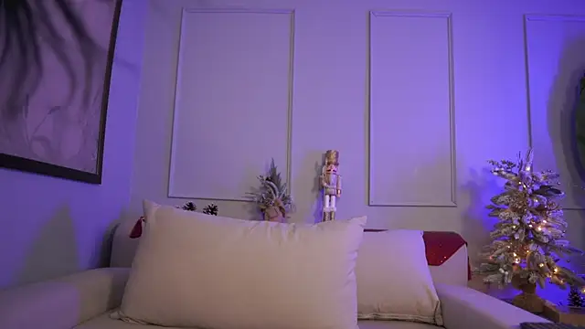 Snapshot of Lauraxx69 chatting on December 28, 8:26 am Lauraxx69 online show from December 28, 8:26 am