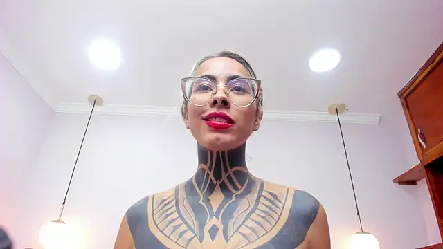 Snapshot of NicoleBlum chatting on January 6, 10:15 pm NicoleBlum online show from January 6, 10:15 pm