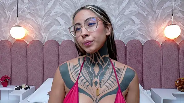 Snapshot of NicoleBlum chatting on February 7, 4:46 pm NicoleBlum online show from February 7, 4:46 pm