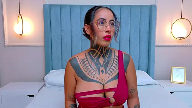 NicoleBlum online show from June 8, 8:31 pm