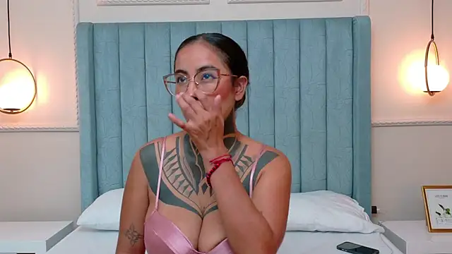 NicoleBlum online show from July 3, 7:09 pm