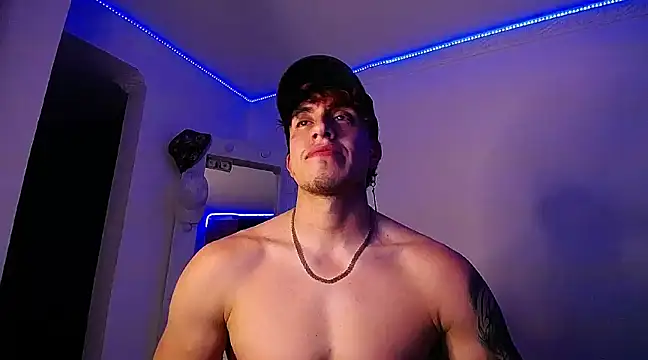 Snapshot of strongboy_ chatting on December 28, 4:30 am strongboy online show from December 28, 4:30 am