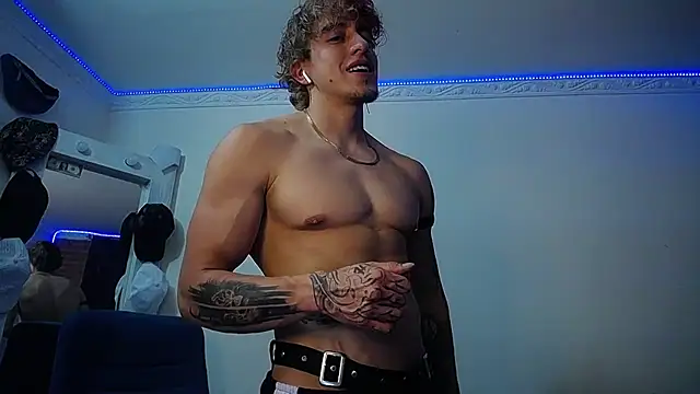 Snapshot of strongboy_ chatting on March 17, 1:24 am strongboy online show from March 17, 1:24 am