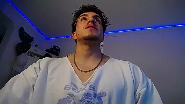 Snapshot of strongboy_ chatting on October 18, 8:09 pm strongboy online show from October 18, 8:09 pm