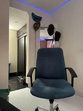 strongboy  online show from February 28, 6:20 pm