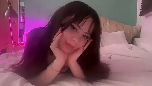 Snapshot of crystalsbaby chatting on April 13, 11:43 pm crystalsbaby online show from April 13, 11:43 pm