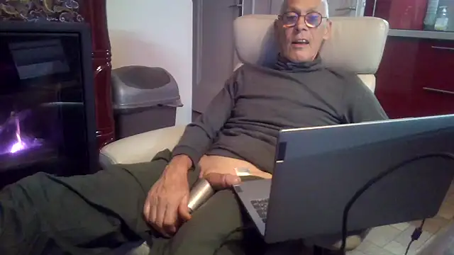 pierre5004 online show from March 17, 6:33 pm