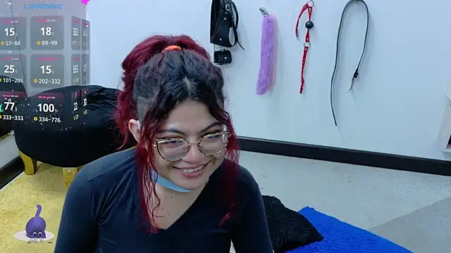 Snapshot of Catwhite_ chatting on February 6, 12:26 pm Catwhite online show from February 6, 12:26 pm