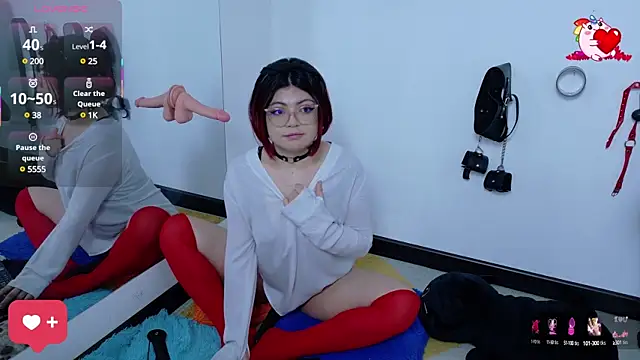 Snapshot of Catwhite_ chatting on March 19, 3:29 pm Catwhite online show from March 19, 3:29 pm