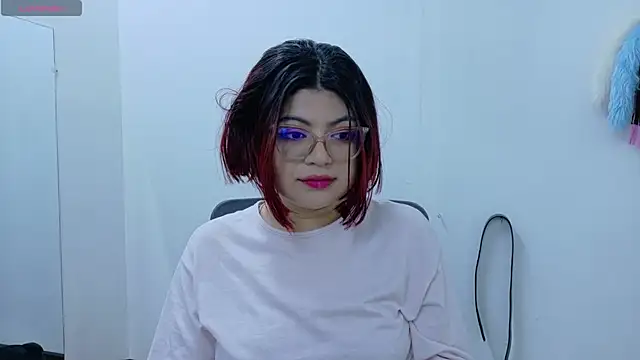 Snapshot of Catwhite_ chatting on March 21, 1:45 pm Catwhite online show from March 21, 1:45 pm