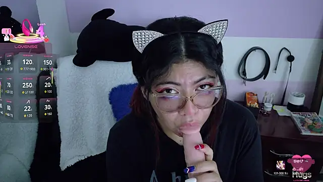 Snapshot of Catwhite_ chatting on October 6, 4:59 pm Catwhite online show from October 6, 4:59 pm