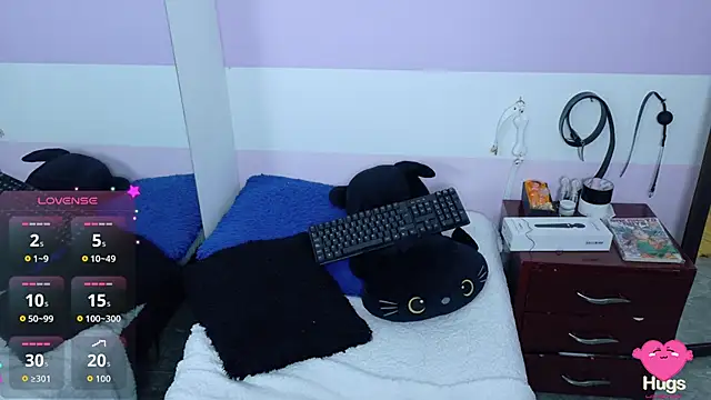 Snapshot of Catwhite_ chatting on October 15, 6:08 pm Catwhite online show from October 15, 6:08 pm