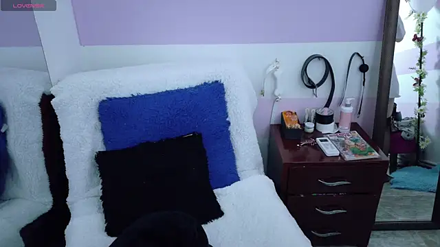 Snapshot of Catwhite_ chatting on October 17, 6:10 pm Catwhite online show from October 17, 6:10 pm