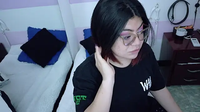 Snapshot of Catwhite_ chatting on November 22, 1:32 pm Catwhite online show from November 22, 1:32 pm