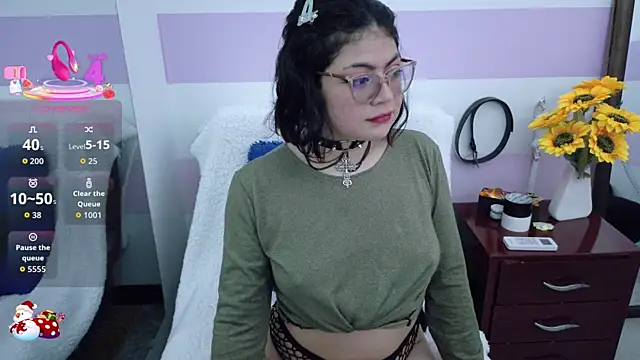 Snapshot of Catwhite_ chatting on December 3, 3:54 pm Catwhite online show from December 3, 3:54 pm