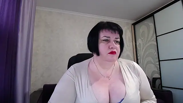 JuicyLady Di online show from October 17, 4:59 am