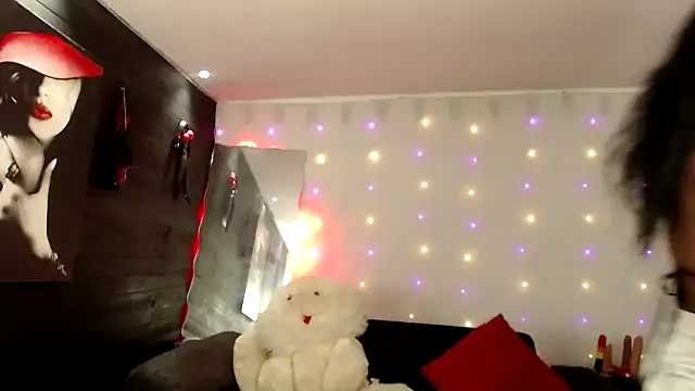 Snapshot of agatha_prime chatting on December 18, 11:22 pm agatha prime online show from December 18, 11:22 pm