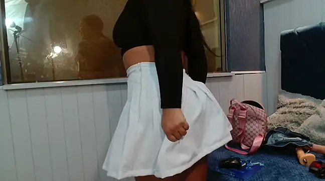 EmilyQueen3x online show from February 23, 4:13 pm