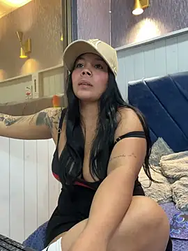 EmilyQueen3x online show from March 5, 4:24 pm