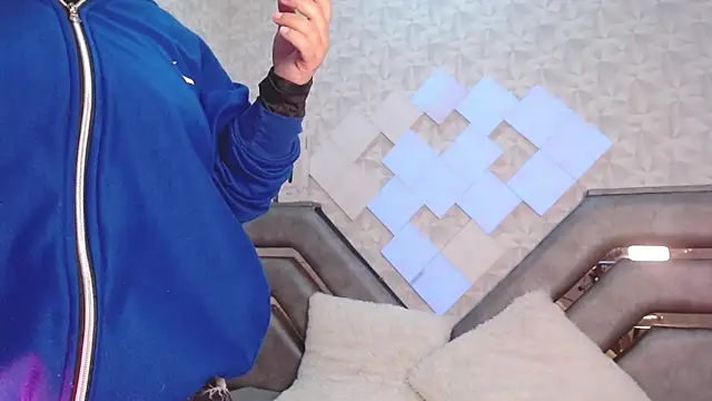 EmilyQueen3x online show from September 9, 1:32 pm