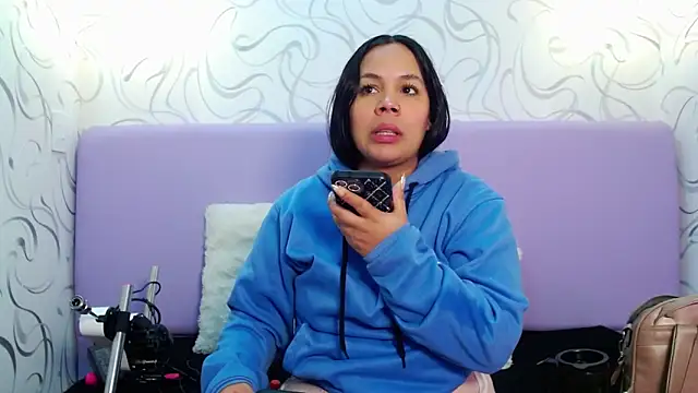 EmilyQueen3x online show from October 9, 12:58 pm