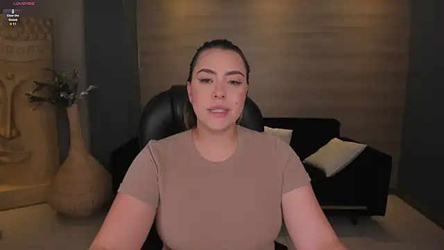 Snapshot of MartinnaBonnet chatting on January 2, 5:39 pm MartinnaBonnet online show from January 2, 5:39 pm