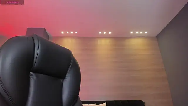 Snapshot of MartinnaBonnet chatting on January 7, 10:22 am MartinnaBonnet online show from January 7, 10:22 am