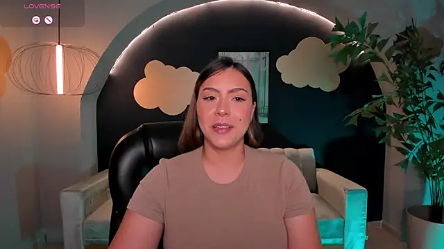 Snapshot of MartinnaBonnet chatting on March 10, 4:57 pm MartinnaBonnet online show from March 10, 4:57 pm