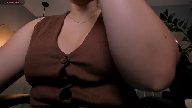 Snapshot of MartinnaBonnet chatting on March 11, 11:33 am MartinnaBonnet online show from March 11, 11:33 am