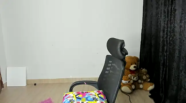 Snapshot of _Hello_Titty_ chatting on February 18, 2:38 am Hello Titty online show from February 18, 2:38 am