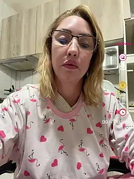 Snapshot of RAIRAsexy chatting on June 20, 7:11 am RAIRAsexy online show from June 20, 7:11 am