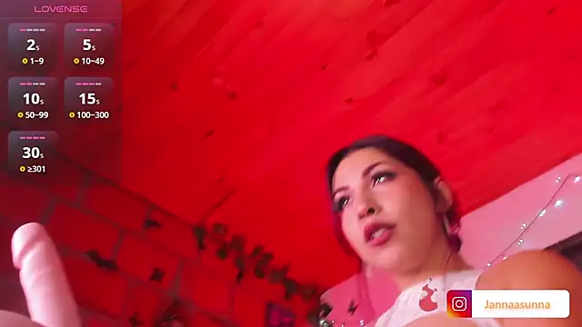 Snapshot of EmmaRusso chatting on January 15, 12:09 am EmmaRusso online show from January 15, 12:09 am