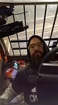 Snapshot of mak_bain chatting on December 10, 2:27 am mak bain online show from December 10, 2:27 am