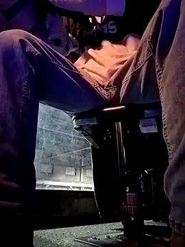 Snapshot of mak_bain chatting on December 20, 2:08 am mak bain online show from December 20, 2:08 am