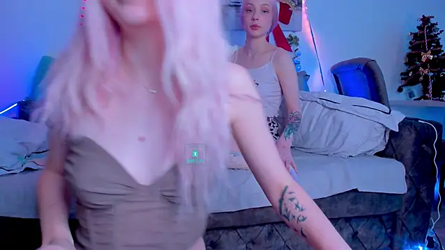 Snapshot of AlexRoseLiRed chatting on December 26, 12:14 am AlexRoseLiRed online show from December 26, 12:14 am