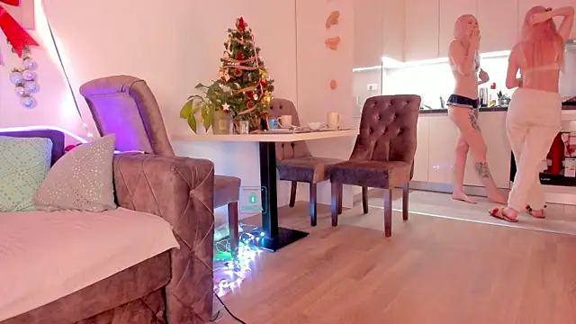 Snapshot of AlexRoseLiRed chatting on January 6, 9:43 pm AlexRoseLiRed online show from January 6, 9:43 pm