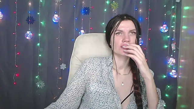 Snapshot of MilaLoona chatting on January 7, 4:16 pm MilaLoona online show from January 7, 4:16 pm