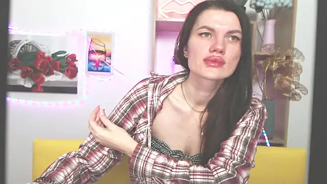 Snapshot of MilaLoona chatting on January 18, 10:39 am MilaLoona online show from January 18, 10:39 am