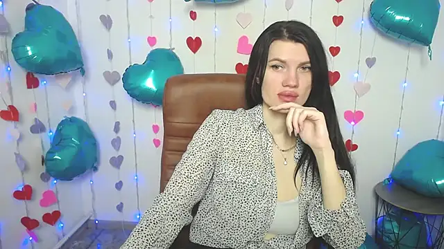 Snapshot of MilaLoona chatting on February 20, 7:01 am MilaLoona online show from February 20, 7:01 am