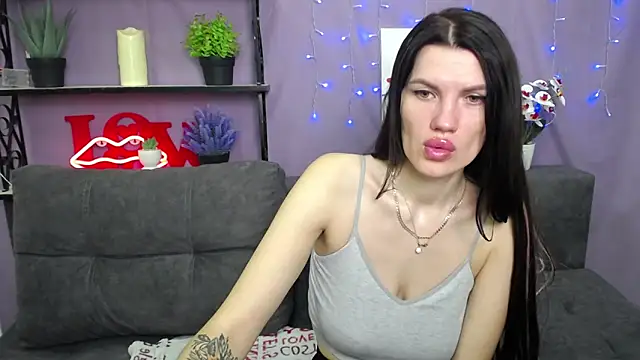 Snapshot of MilaLoona chatting on March 21, 7:00 am MilaLoona online show from March 21, 7:00 am