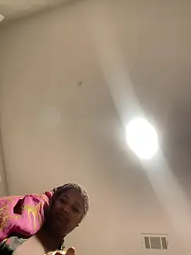 Snapshot of BigFineSelena chatting on December 25, 12:37 am BigFineSelena online show from December 25, 12:37 am