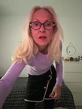 Snapshot of adella13 chatting on March 23, 3:16 pm adella13 online show from March 23, 3:16 pm