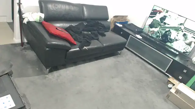 Snapshot of shhhoot73 chatting on November 22, 10:03 am shhhoot73 online show from November 22, 10:03 am