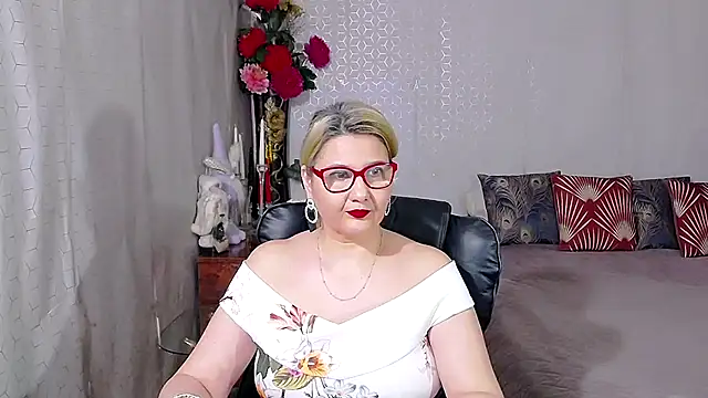 LucilleFenlys online show from February 11, 11:54 pm